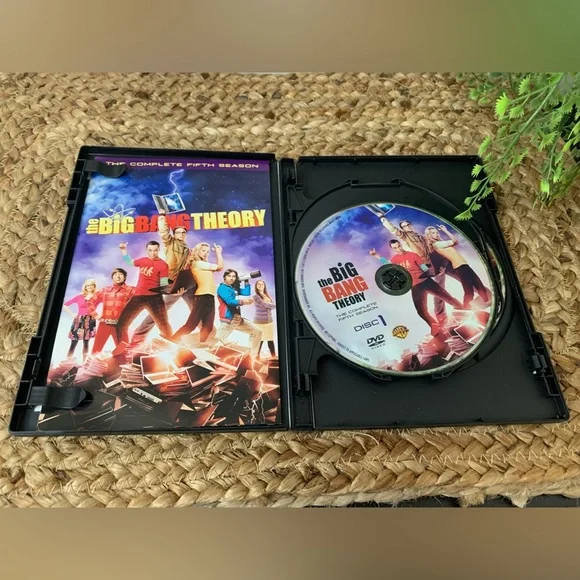 THE BIG BANG THEORY Season 5 DVD Box Set. EUC - Picture 5 of 6